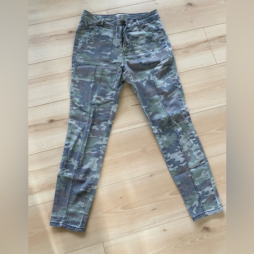 Knox rose camo skinny ankle pants size 8